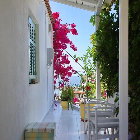 Pension Votsi 4*