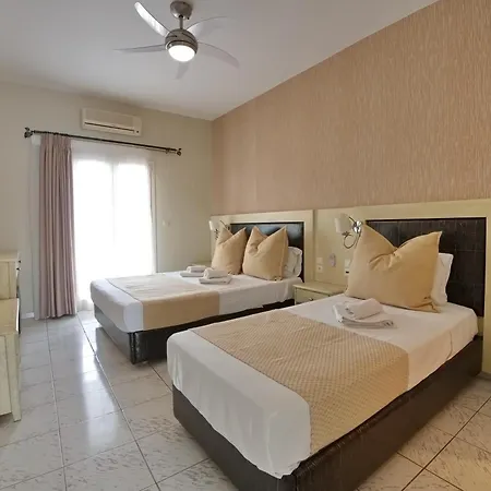 Appart hôtel Pension Votsi 4*