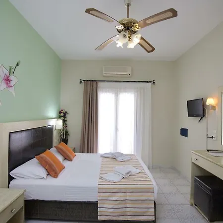 Aparthotel Votsi 3*